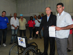 Foto: Jornal Capital Caxias_O Siticommm fez a doação de uma cadeira para a unidade do Ministério em Duque de Caxias